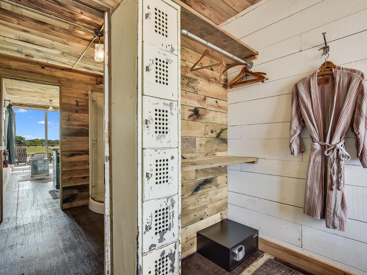 Flophouze Shipping Container Hotel Round Top Εξωτερικό φωτογραφία