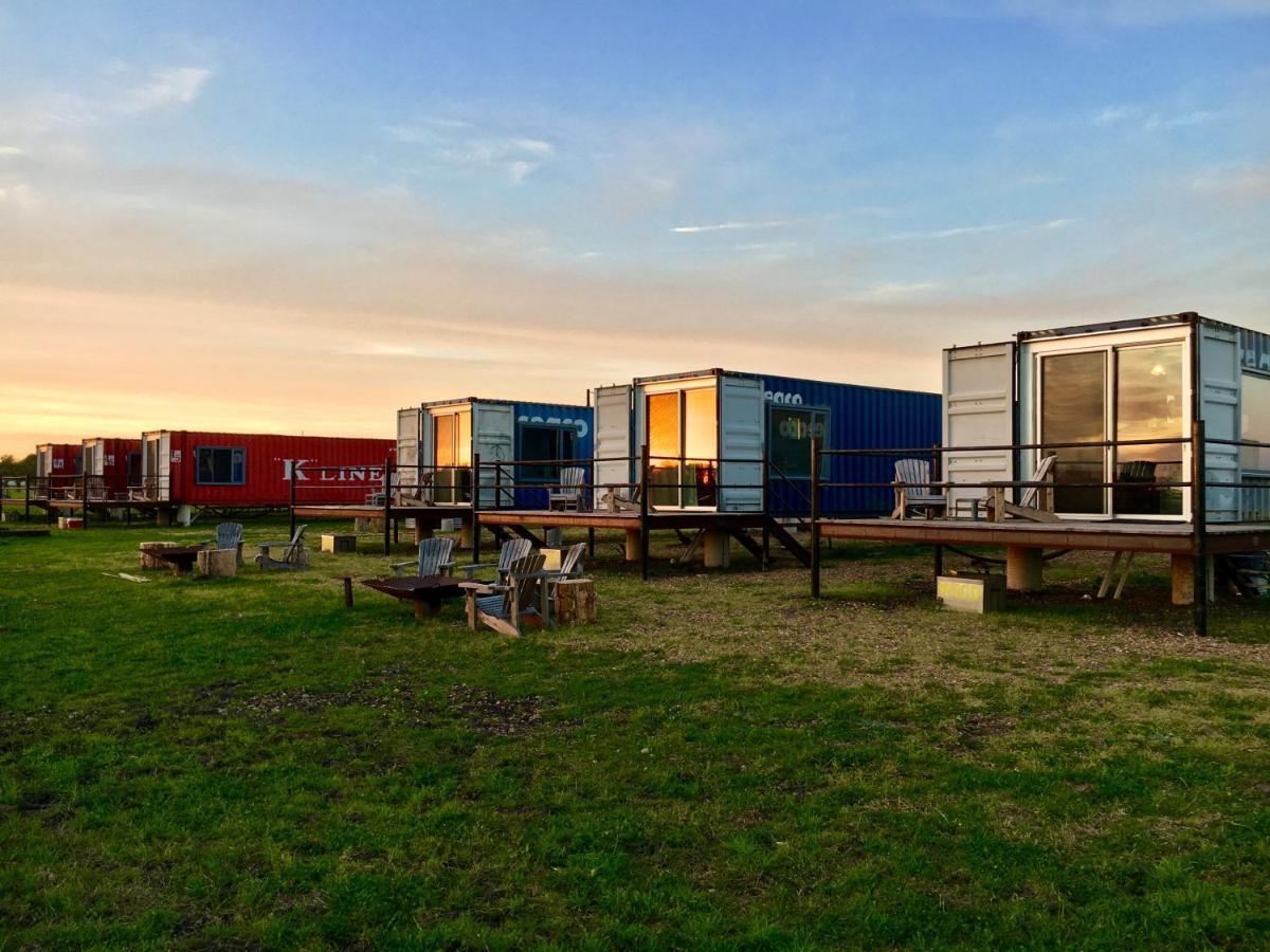 Flophouze Shipping Container Hotel Round Top Εξωτερικό φωτογραφία