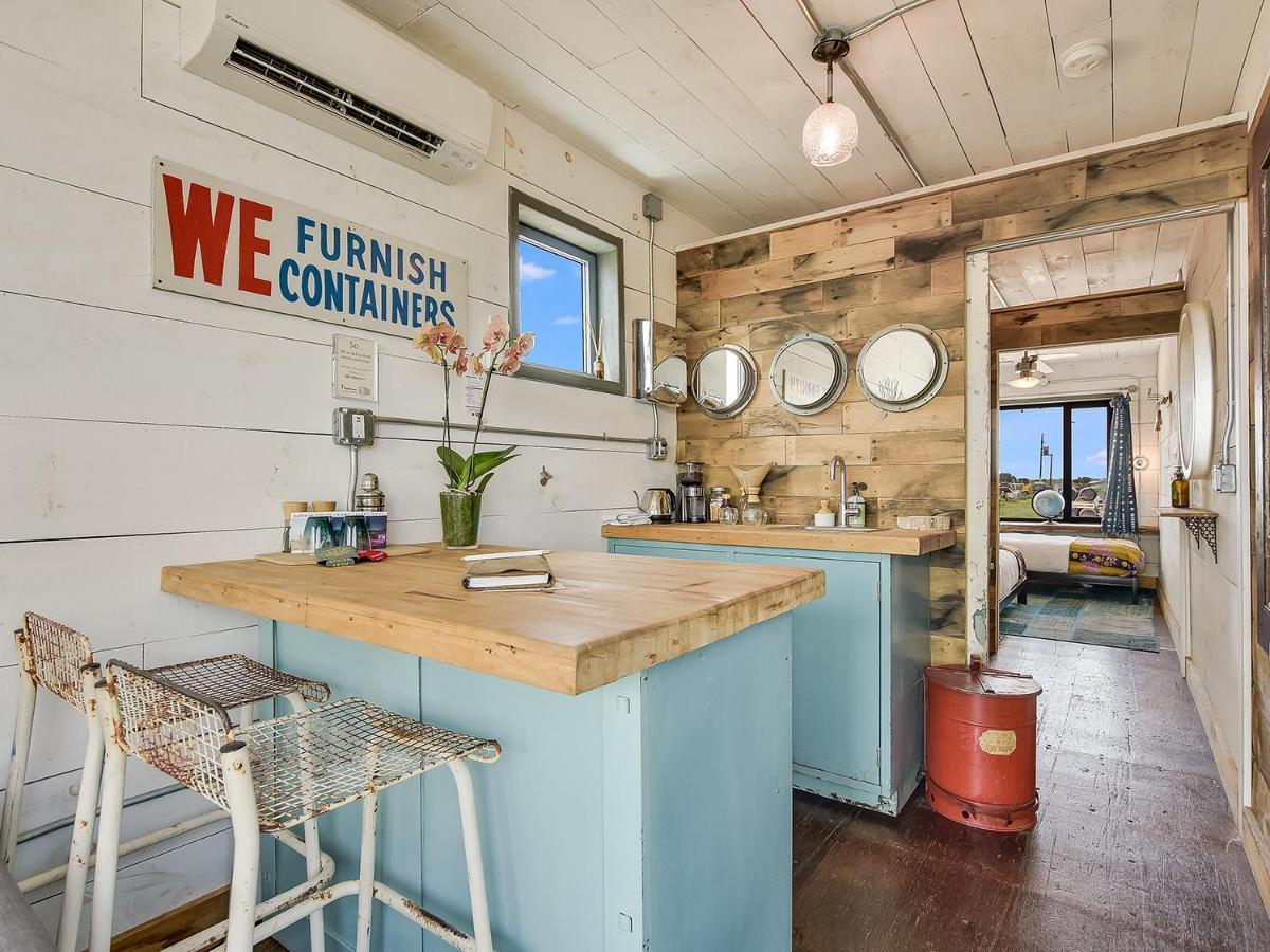 Flophouze Shipping Container Hotel Round Top Εξωτερικό φωτογραφία