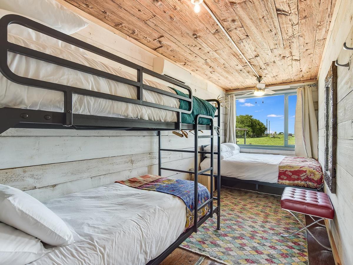 Flophouze Shipping Container Hotel Round Top Εξωτερικό φωτογραφία