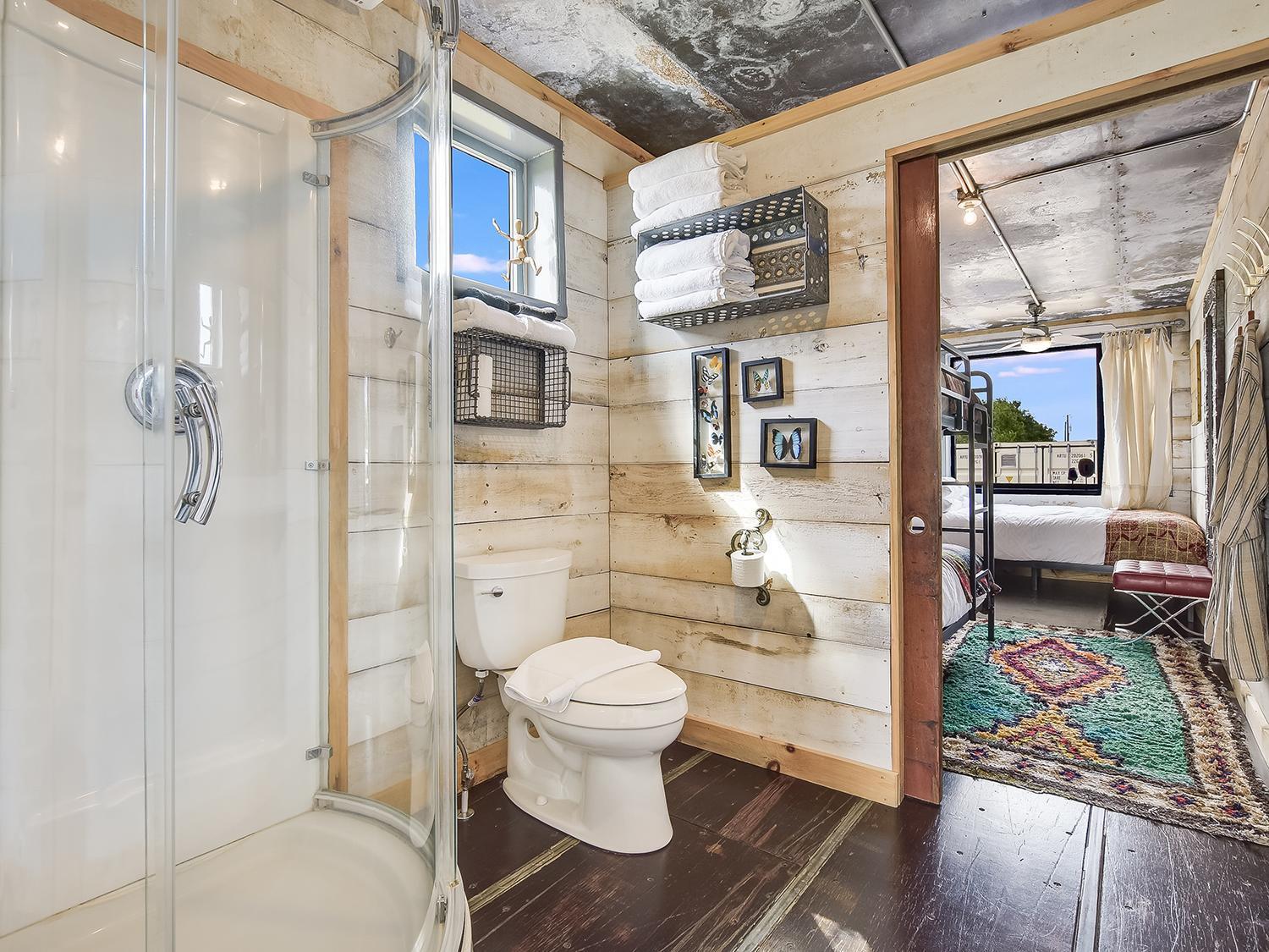 Flophouze Shipping Container Hotel Round Top Εξωτερικό φωτογραφία