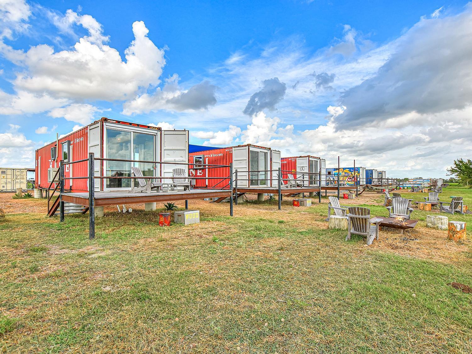 Flophouze Shipping Container Hotel Round Top Εξωτερικό φωτογραφία