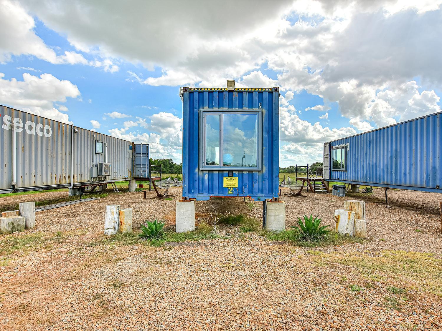 Flophouze Shipping Container Hotel Round Top Εξωτερικό φωτογραφία