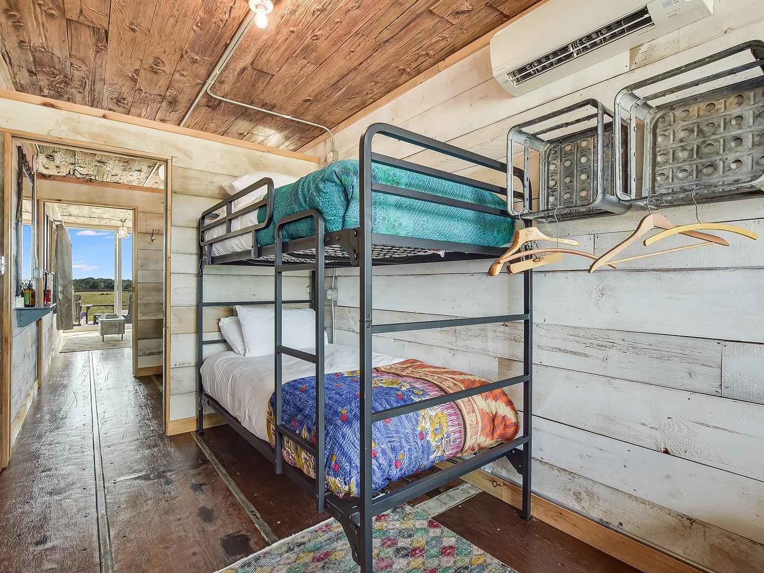 Flophouze Shipping Container Hotel Round Top Εξωτερικό φωτογραφία